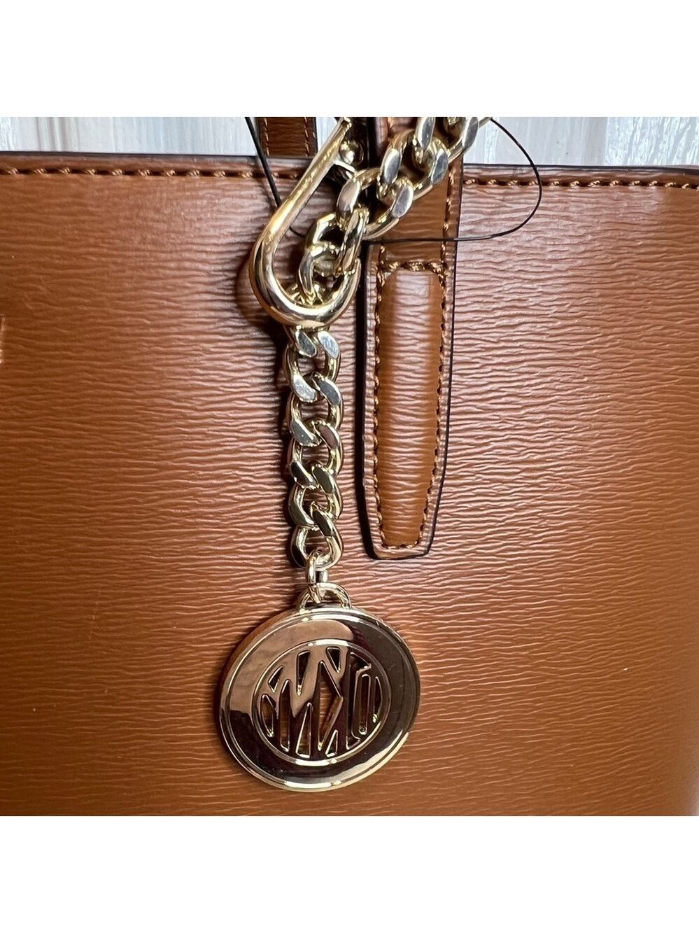 DKNY BRYANT MEDIUM TOTE - Picture 15 of 15